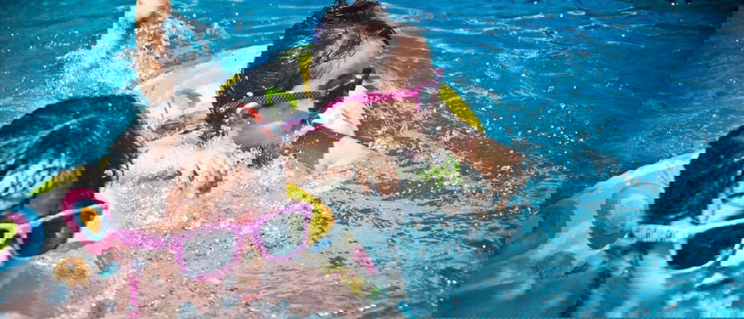 The benefit of swimming lessons for babies